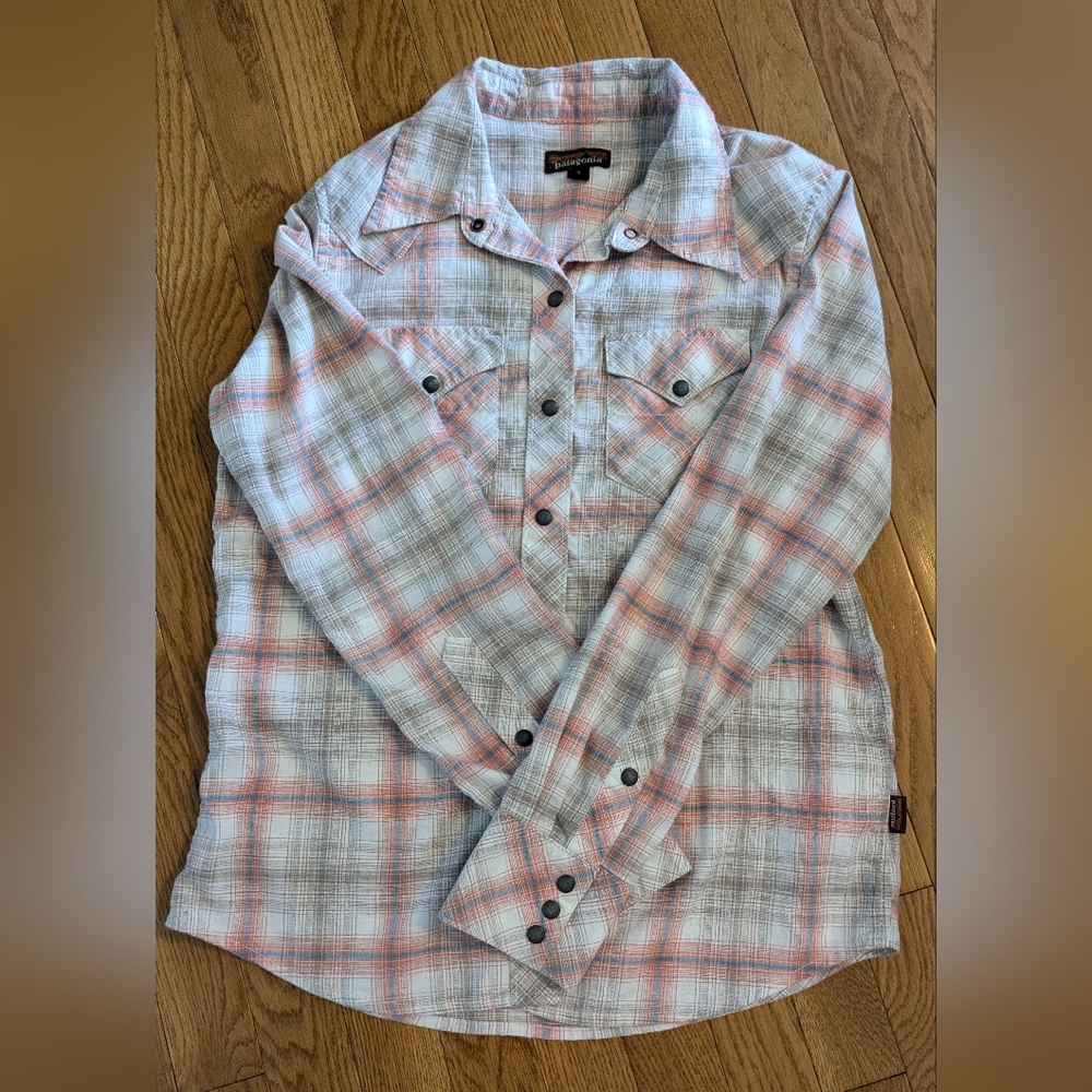 Patagonia women's small plaid button up shirt